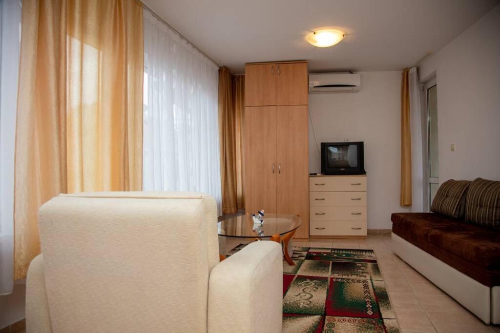 Convenient 1-Bedroom Flat Next To Harmanite Beach Созопол Екстериор снимка