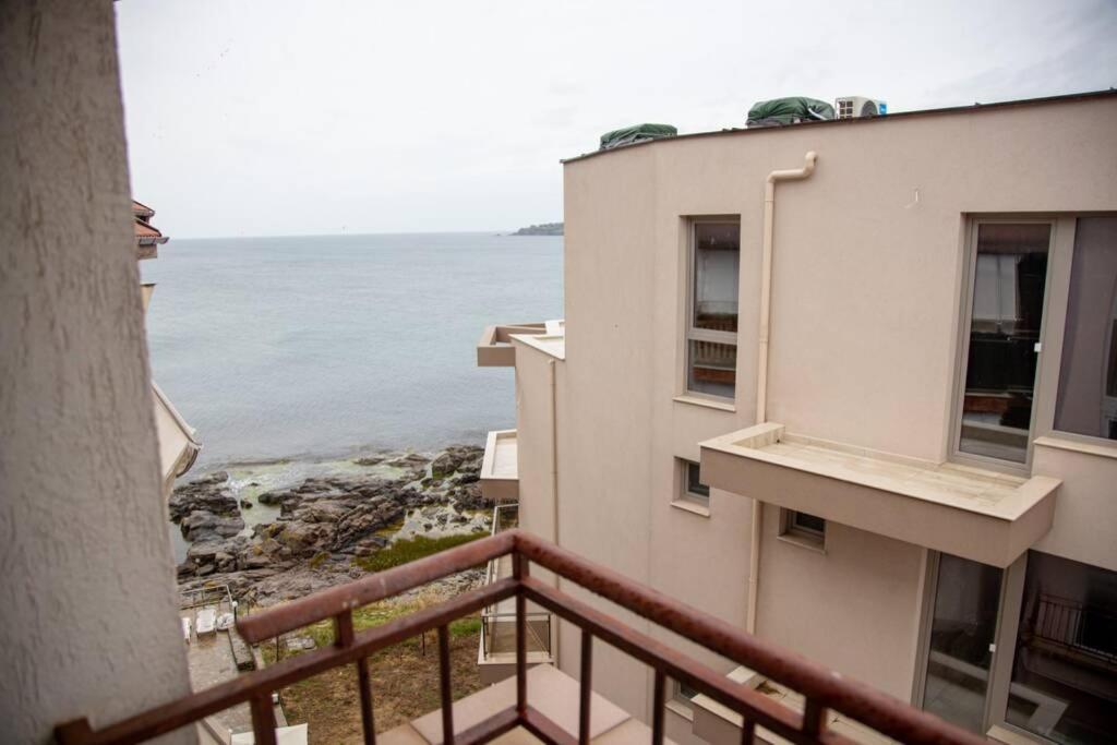 Convenient 1-Bedroom Flat Next To Harmanite Beach Созопол Екстериор снимка