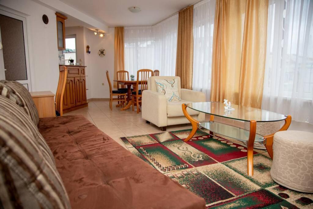 Convenient 1-Bedroom Flat Next To Harmanite Beach Созопол Екстериор снимка