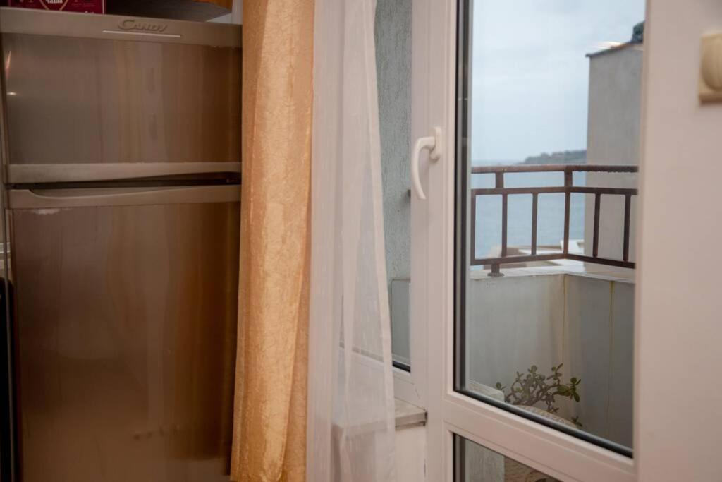 Convenient 1-Bedroom Flat Next To Harmanite Beach Созопол Екстериор снимка