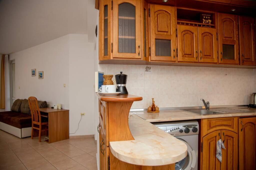 Convenient 1-Bedroom Flat Next To Harmanite Beach Созопол Екстериор снимка